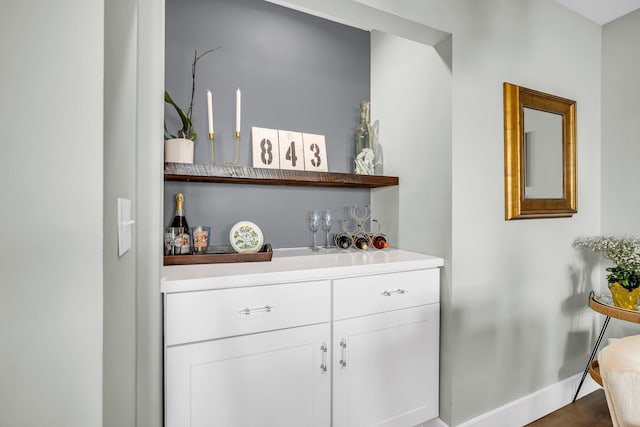 bar featuring a dry bar and baseboards