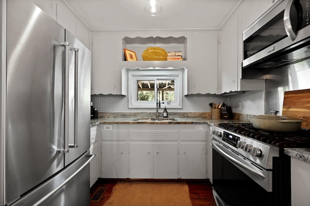 kitchen with visible vents, a sink, white cabinetry, and appliances with stainless steel finishes