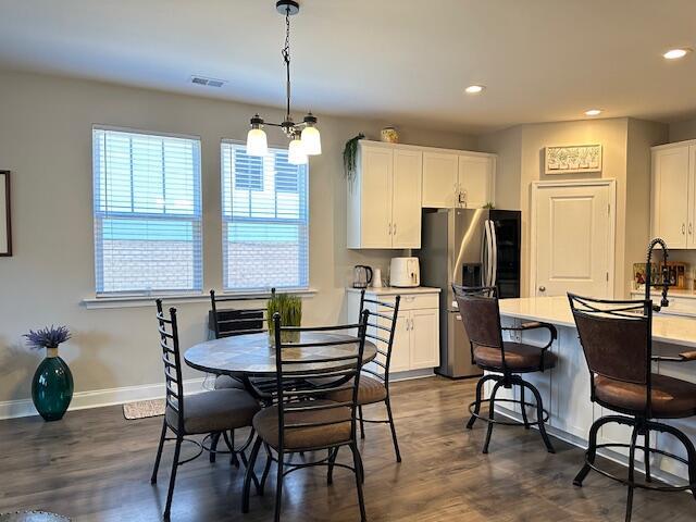 dining space featuring dark wood-type flooring, recessed lighting, visible vents, and baseboards