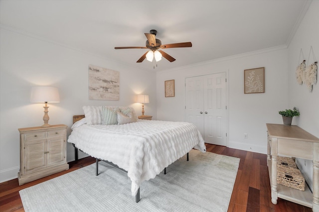 bedroom featuring ceiling fan, dark hardwood / wood-style flooring, ornamental molding, and a closet