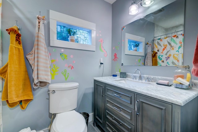 full bathroom with vanity, toilet, and a shower with curtain