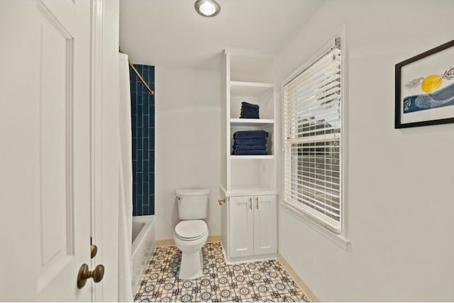 bathroom with toilet and shower / tub combo with curtain