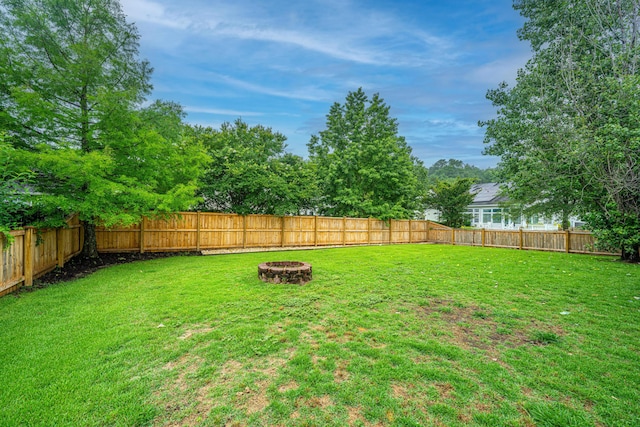 468 Maple Oak Ln, Charleston, SC 29414 - fenced backyard with a fire pit