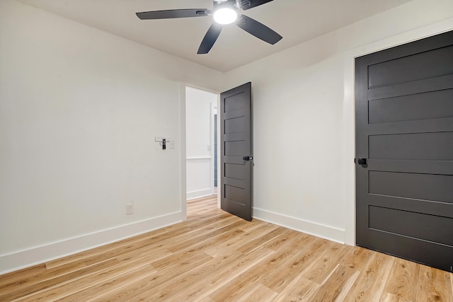 empty room with light hardwood / wood-style flooring and ceiling fan