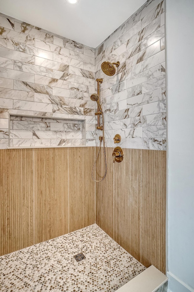 bathroom featuring tiled shower