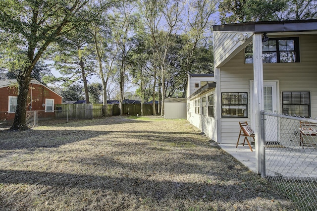 view of yard with a shed