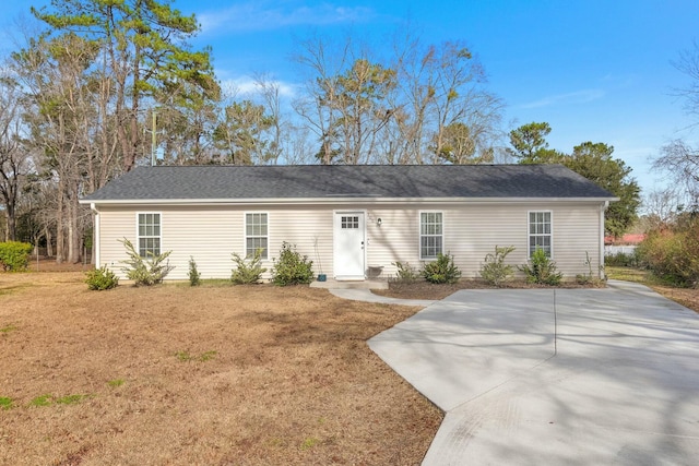 ranch-style home with a front yard