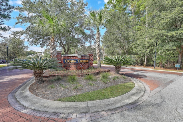 view of community / neighborhood sign