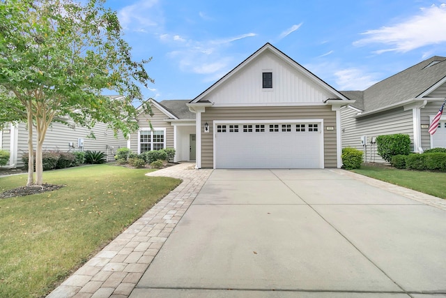 view of front of property featuring a front yard and a garage