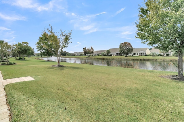 view of yard featuring a water view