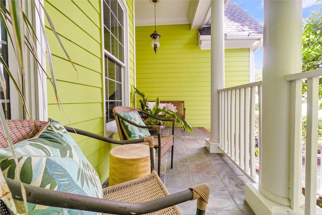 balcony featuring covered porch