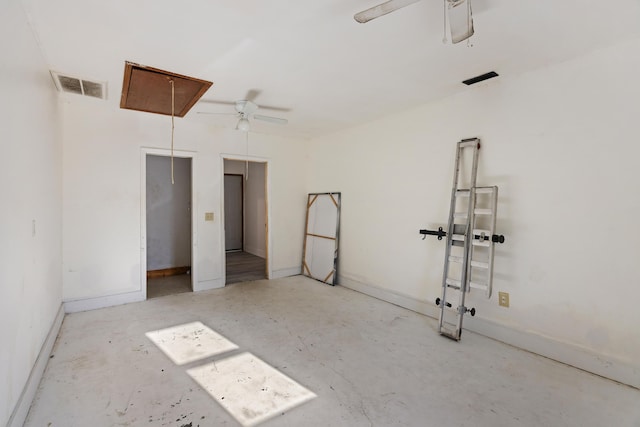 unfurnished room with ceiling fan