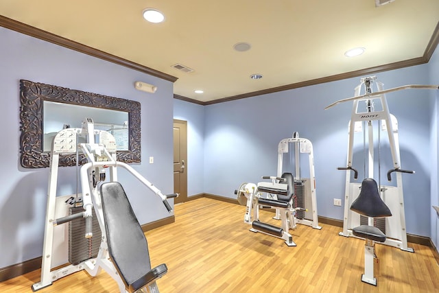 workout area featuring visible vents, wood finished floors, recessed lighting, crown molding, and baseboards