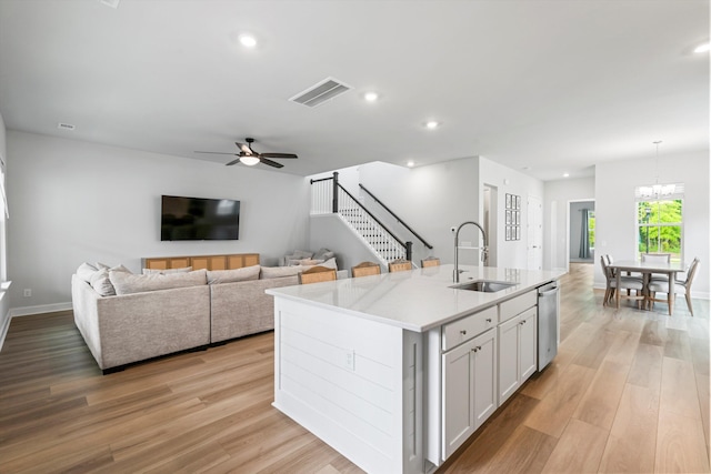 kitchen featuring a sink, stainless steel dishwasher, light wood finished floors, ceiling fan, and recessed lighting