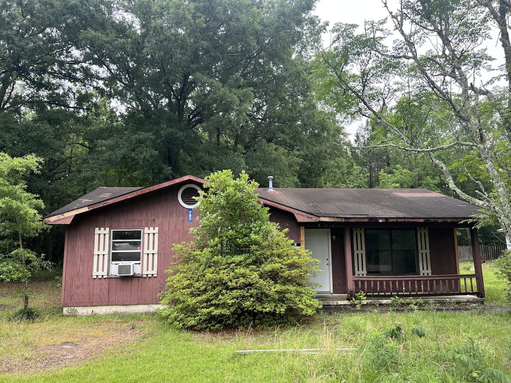 793 Robin St, Allendale, SC 29810 - view of front of home with a porch and cooling unit
