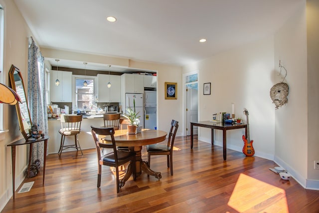 dining room featuring recessed lighting, visible vents, baseboards, and dark wood-style floors