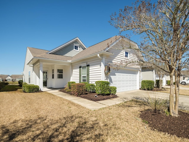 view of front of house featuring driveway, a front lawn, and roof with shingles