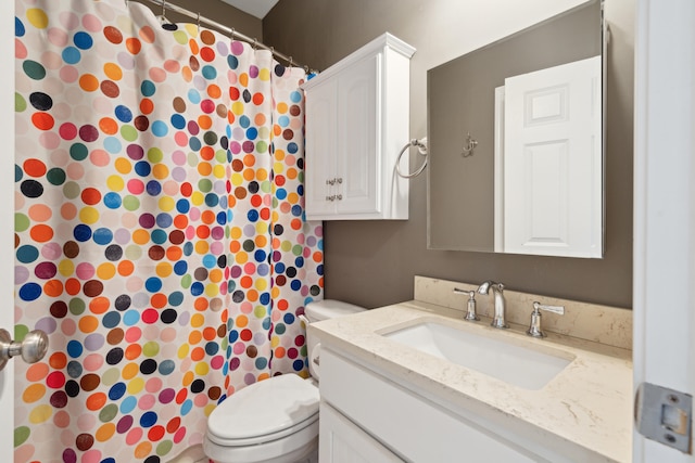 bathroom featuring a shower with curtain, toilet, and vanity