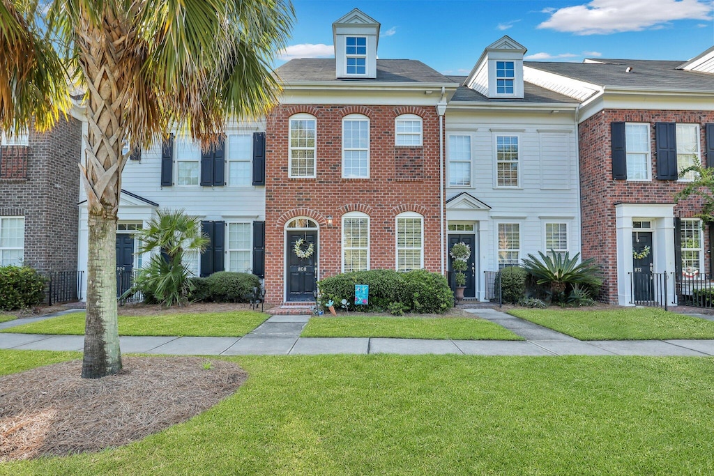 view of front of home with a front yard