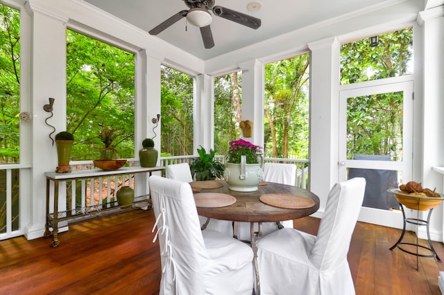 sunroom with ceiling fan