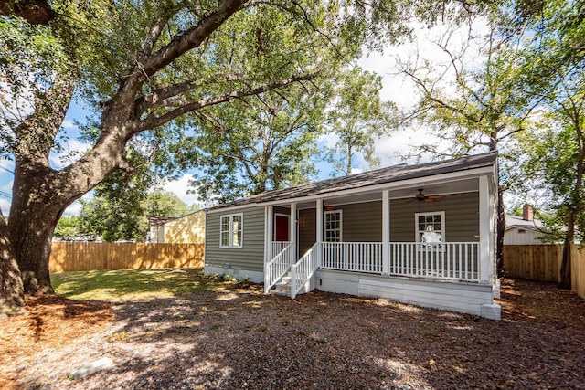 ranch-style house with a porch and ceiling fan