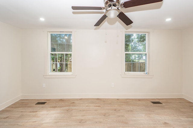 unfurnished room featuring light wood-type flooring and ceiling fan