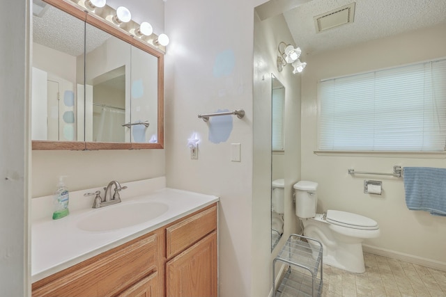 full bath featuring a textured ceiling, toilet, a shower with shower curtain, vanity, and visible vents