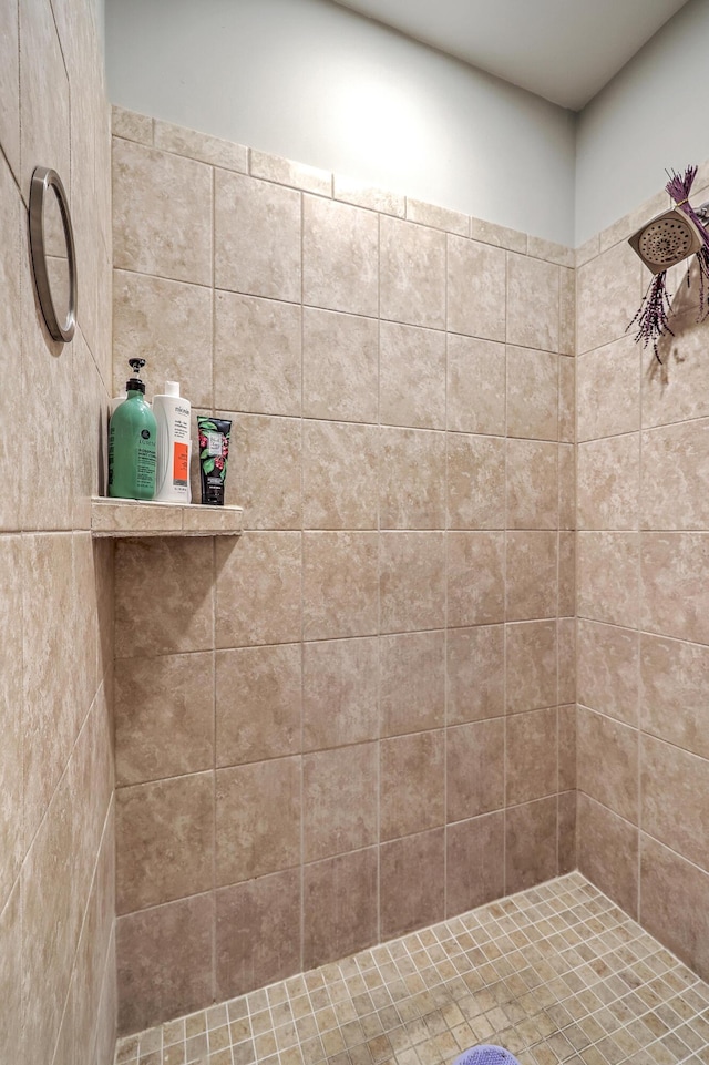 full bath featuring tiled shower