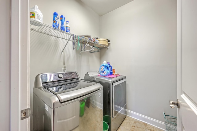 washroom featuring baseboards, laundry area, and independent washer and dryer