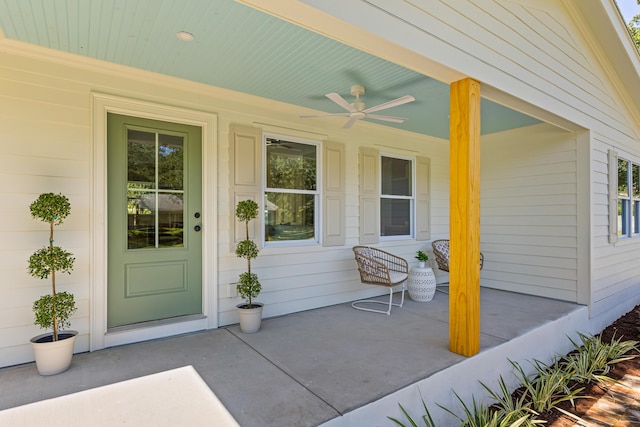 entrance to property featuring ceiling fan and a porch