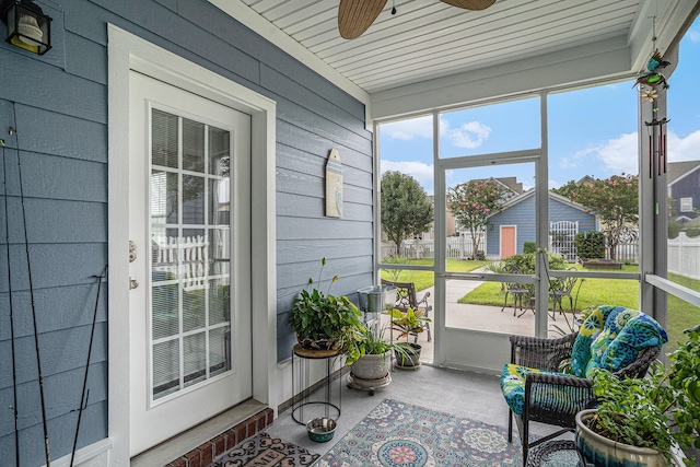 sunroom featuring ceiling fan