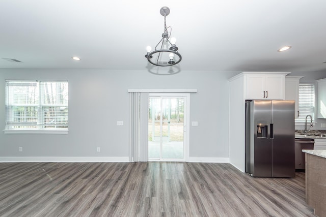 kitchen with an inviting chandelier, recessed lighting, visible vents, and stainless steel appliances