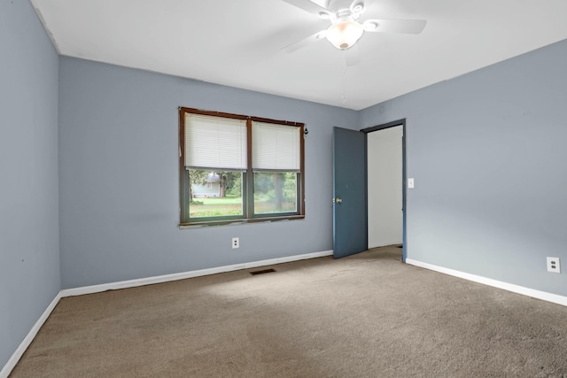 carpeted empty room featuring ceiling fan