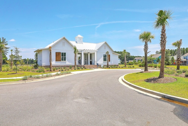 modern farmhouse style home featuring a front yard