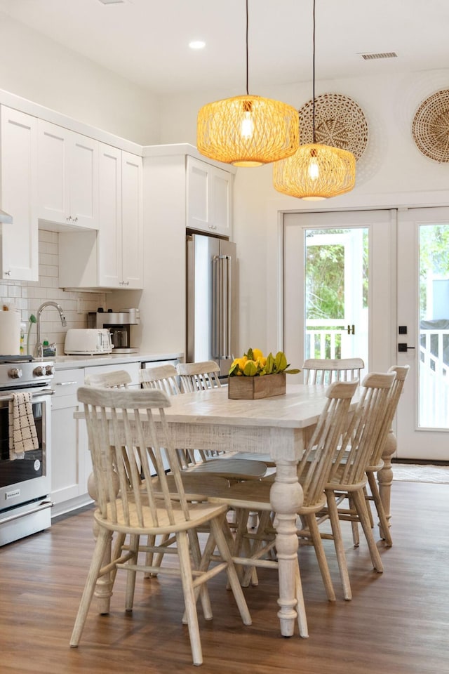 dining room featuring recessed lighting, light wood-style floors, and visible vents