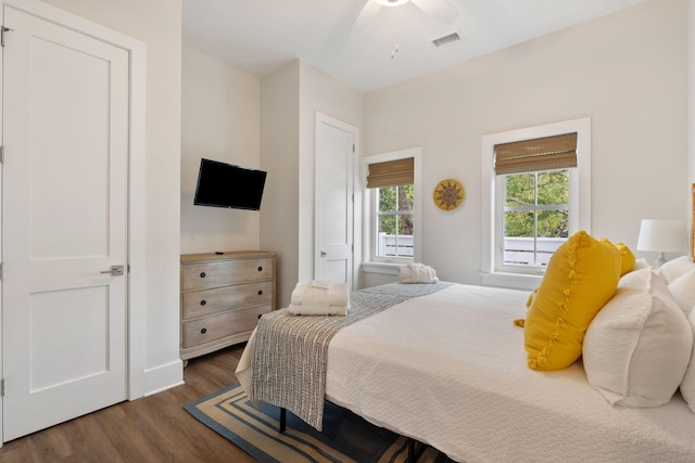 bedroom featuring visible vents, dark wood-type flooring, and a ceiling fan