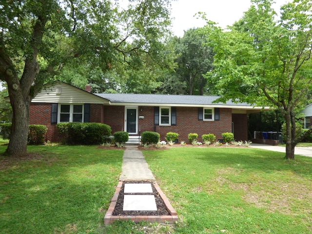 ranch-style home with a front yard