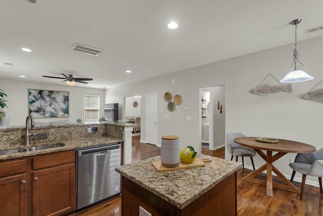 kitchen with ceiling fan, dark wood-type flooring, dishwasher, and a kitchen island