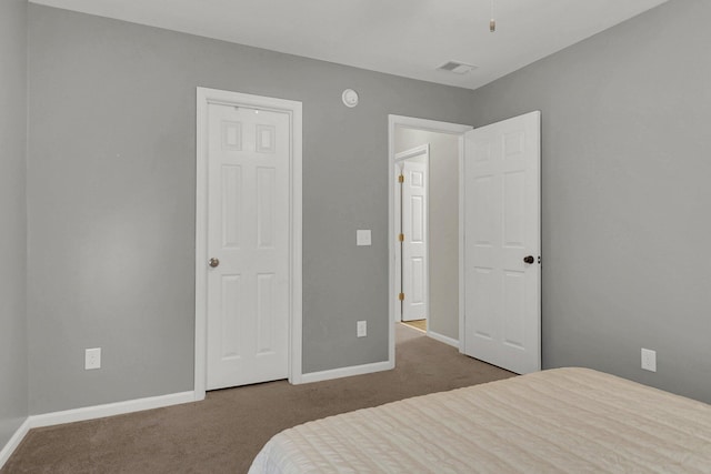 bedroom featuring carpet floors