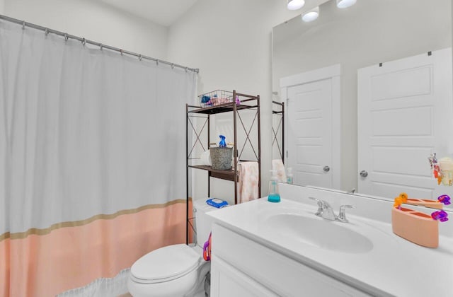 full bathroom featuring vanity, toilet, and shower / bath combo