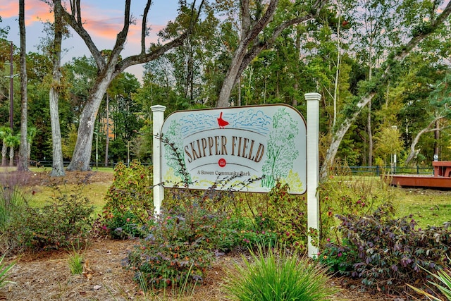 view of community / neighborhood sign