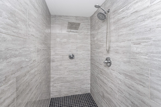 full bath with tiled shower