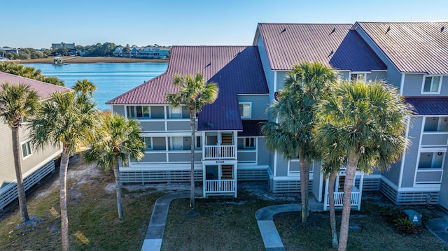 bird's eye view featuring a water view