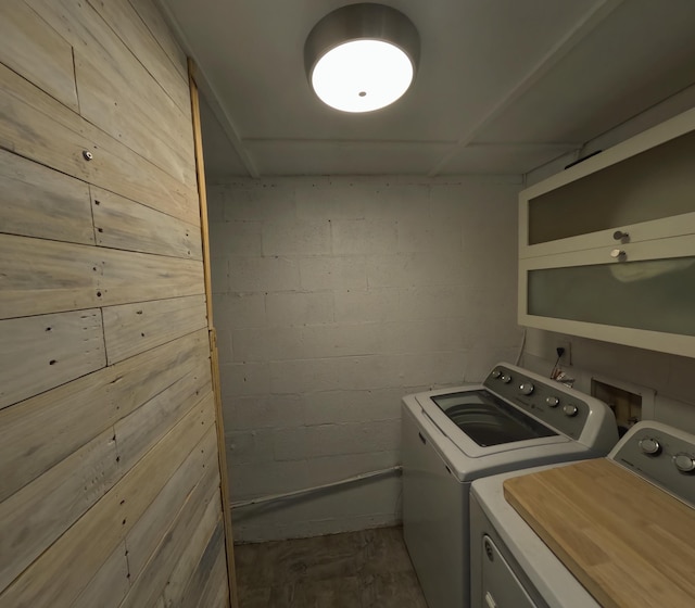712 Nora Ln, Mount Pleasant, SC 29464 - washroom with washer and dryer and concrete block wall