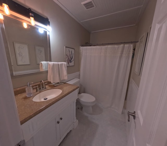 712 Nora Ln, Mount Pleasant, SC 29464 - bathroom with vanity, toilet, and curtained shower