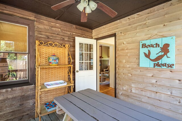 deck with ceiling fan