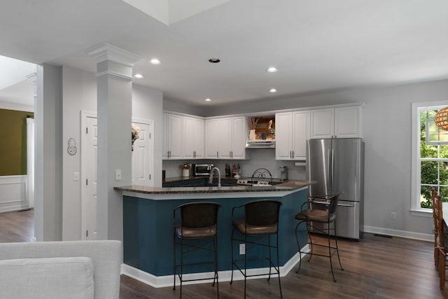 3574 Toomer Kiln Cir, Mount Pleasant, SC 29466 - kitchen featuring stainless steel appliances, white cabinetry, dark wood-style floors, a peninsula, and recessed lighting