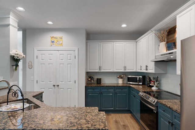 3574 Toomer Kiln Cir, Mount Pleasant, SC 29466 - kitchen featuring appliances with stainless steel finishes, under cabinet range hood, white cabinets, blue cabinetry, and light wood finished floors