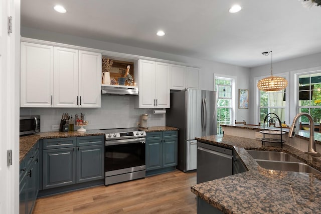 3574 Toomer Kiln Cir, Mount Pleasant, SC 29466 - kitchen with appliances with stainless steel finishes, white cabinets, hanging light fixtures, decorative backsplash, and recessed lighting