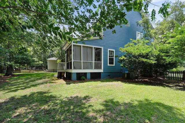 3574 Toomer Kiln Cir, Mount Pleasant, SC 29466 - rear view of house featuring a sunroom and a fenced backyard